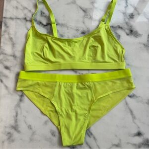 *NWT* Parade Bra Lounge Set